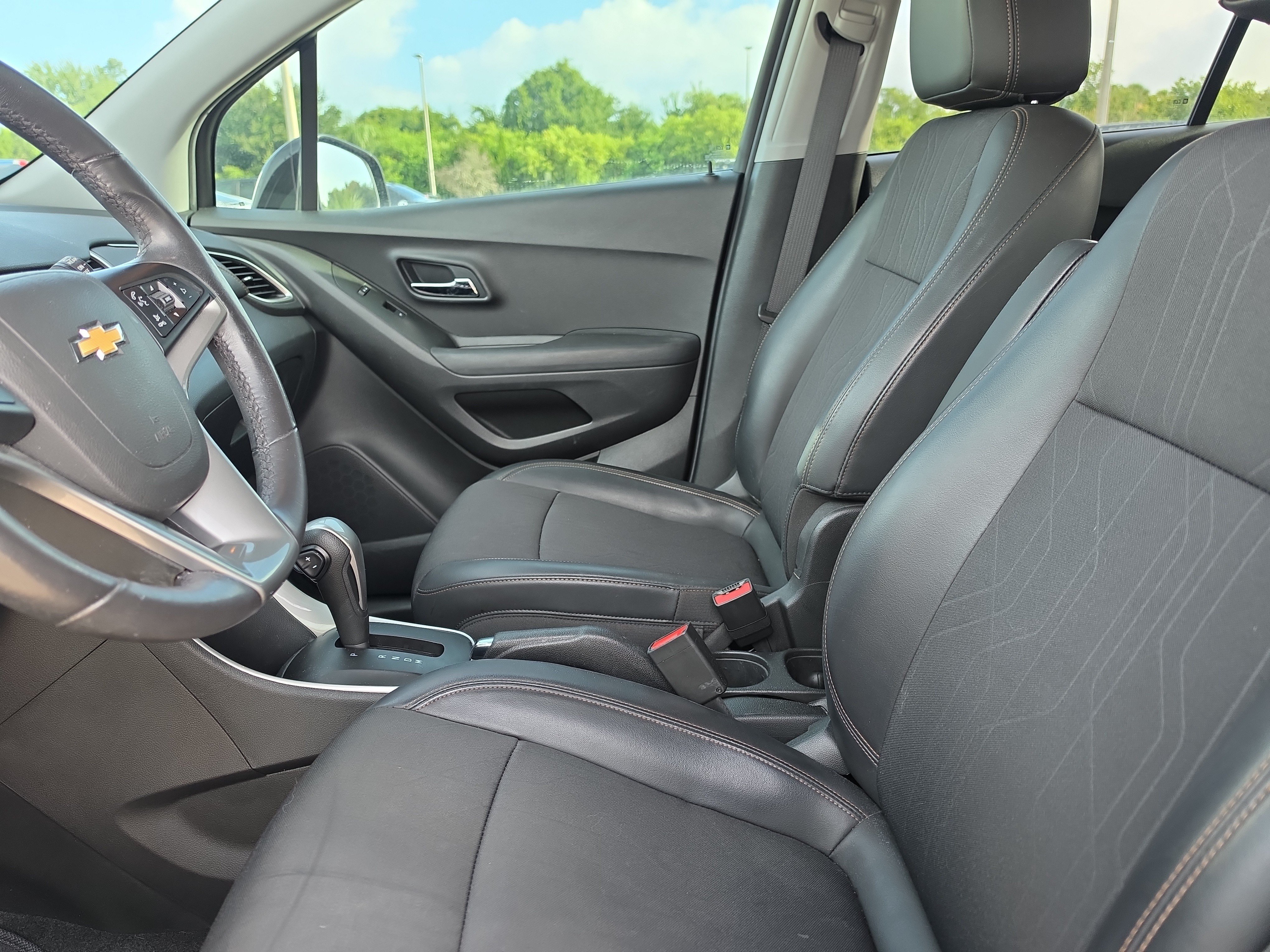 Used 2020 Chevrolet Trax LT w/ LT Convenience Package FWD image 15