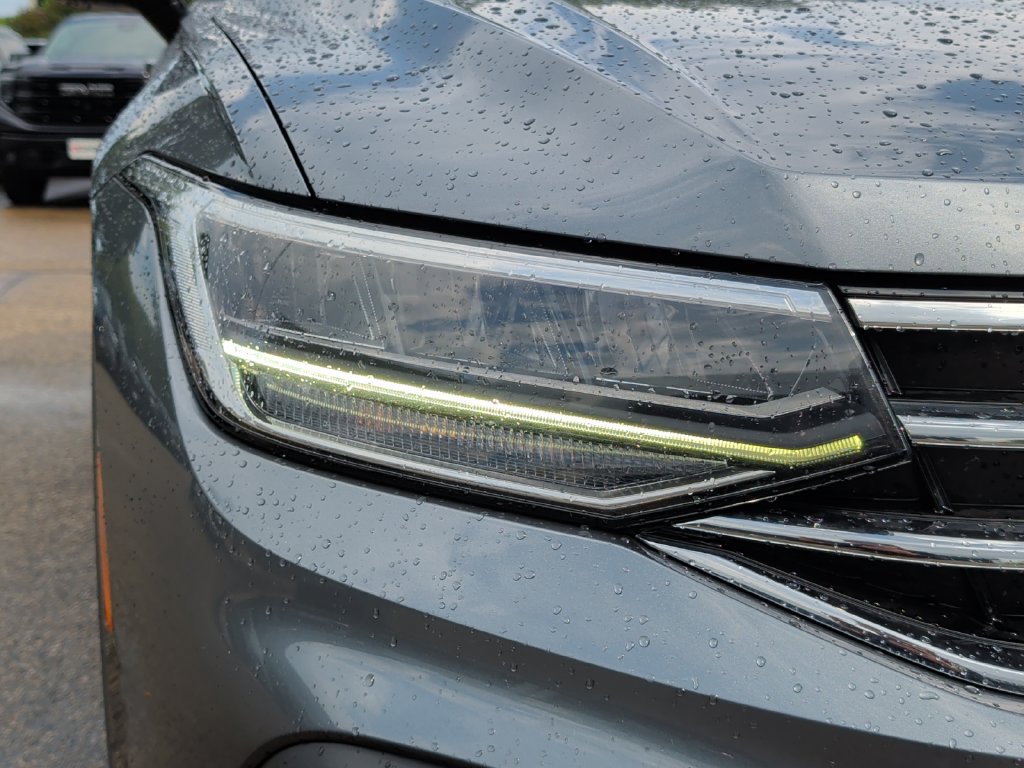 Used 2024 Volkswagen Tiguan SE AWD/4WD image 42