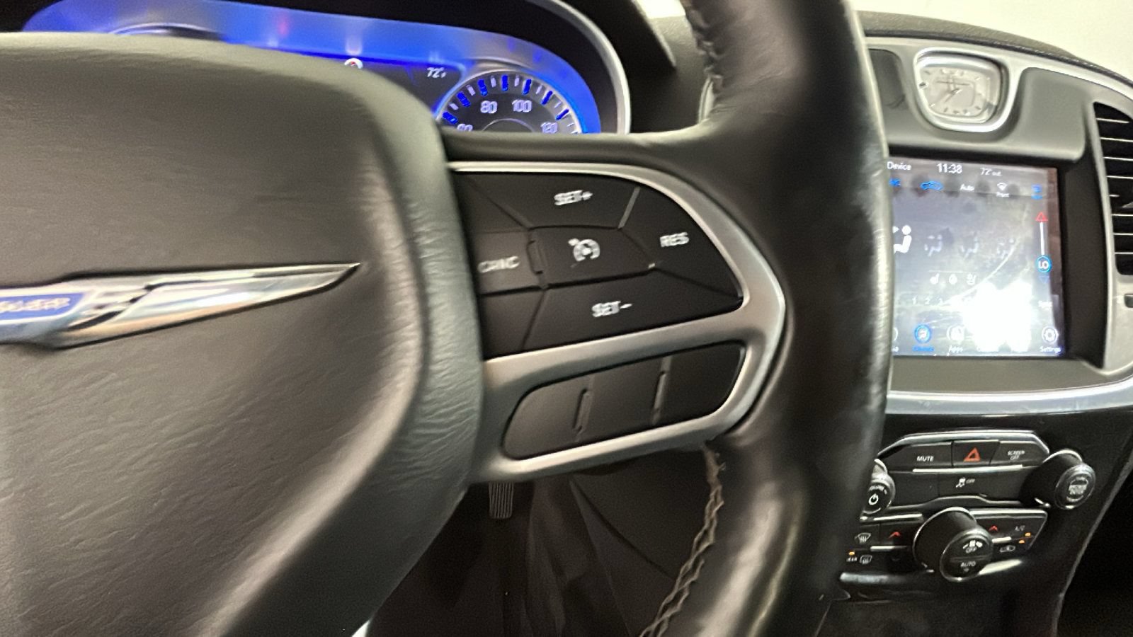Used 2018 Chrysler 300 Limited AWD/4WD image 19