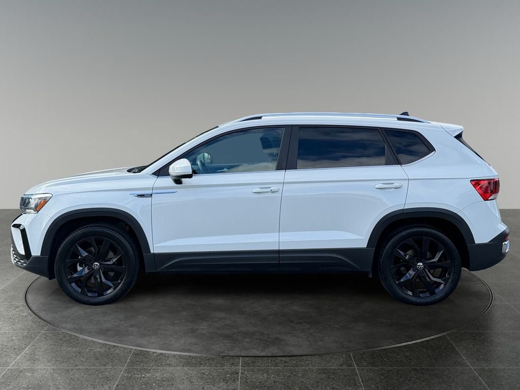 Used 2023 Volkswagen Taos SE w/ Panoramic Sunroof Package AWD/4WD image 5