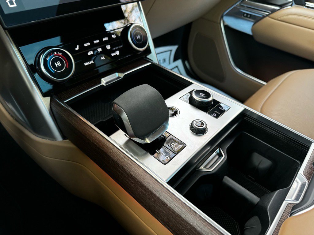 Certified 2023 Land Rover Range Rover SE image 16