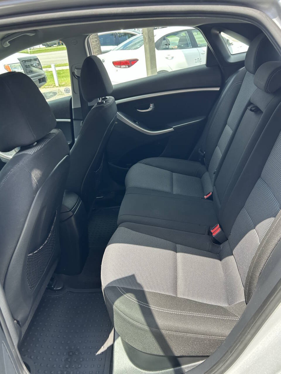 Used 2015 Hyundai Elantra GT FWD image 16