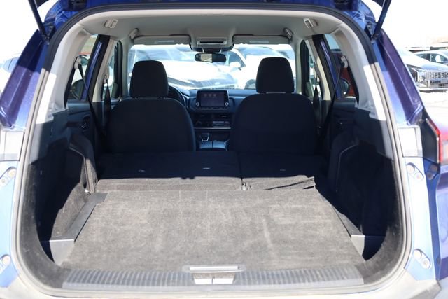 Used 2023 Nissan Rogue S image 31