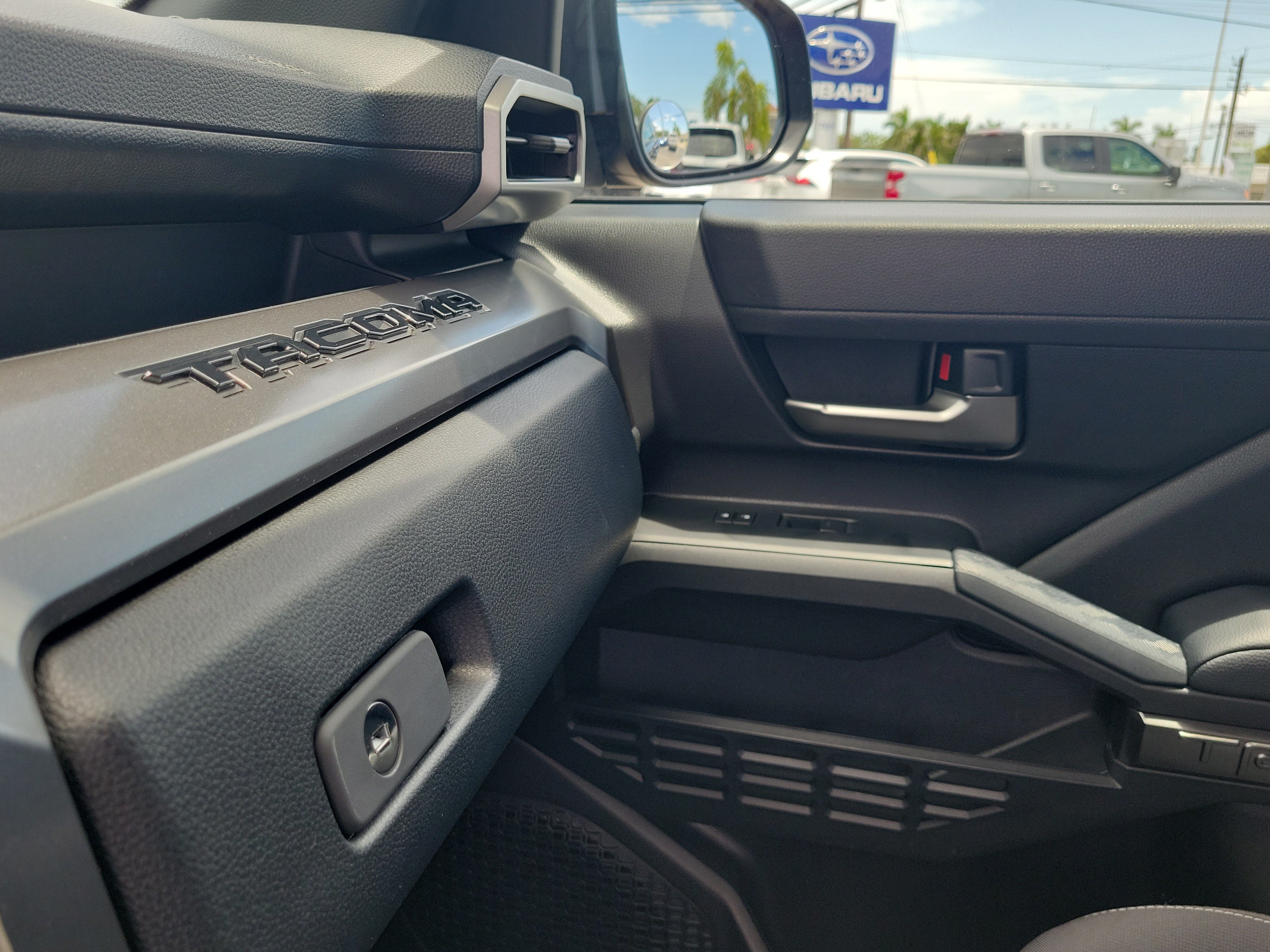Used 2025 Toyota Tacoma TRD Sport AWD/4WD image 30