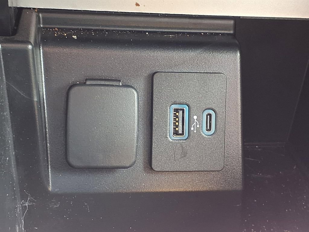 Used 2020 Ford Explorer XLT w/ Equipment Group 202A AWD/4WD image 27