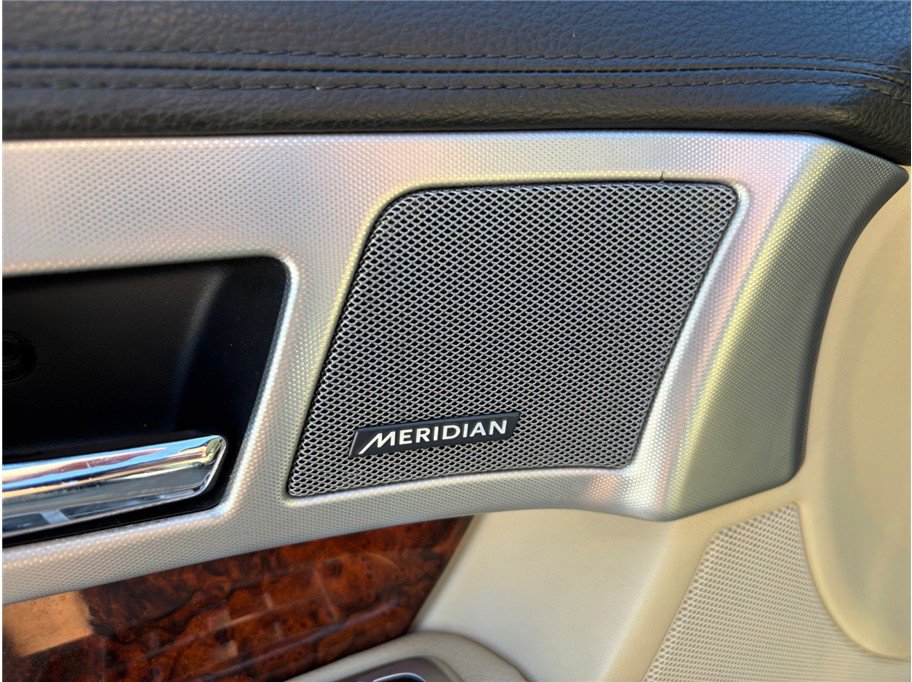 Used 2015 Jaguar XF Premium RWD image 25