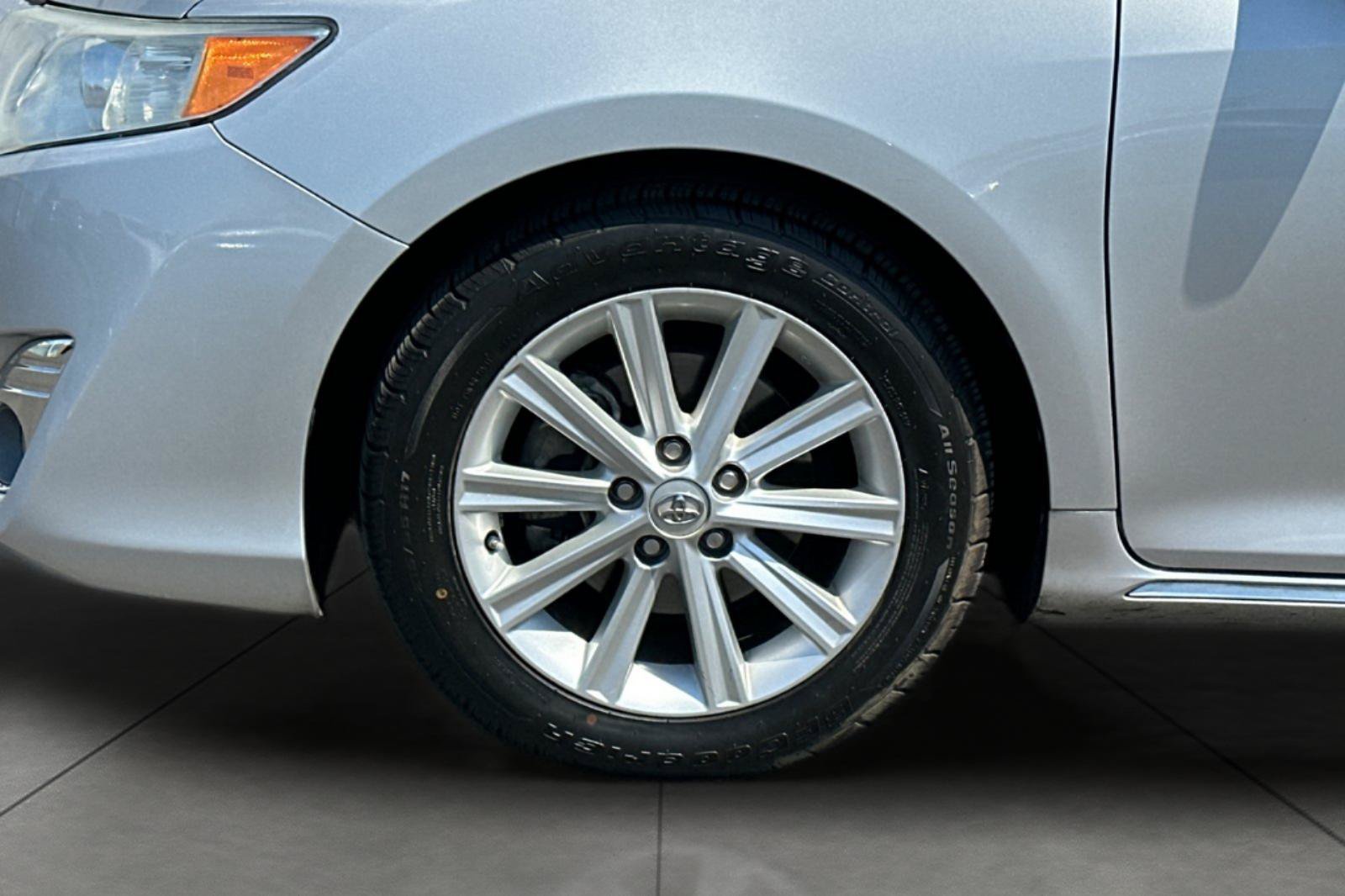 Used 2014 Toyota Camry XLE w/ Leather Package FWD image 30