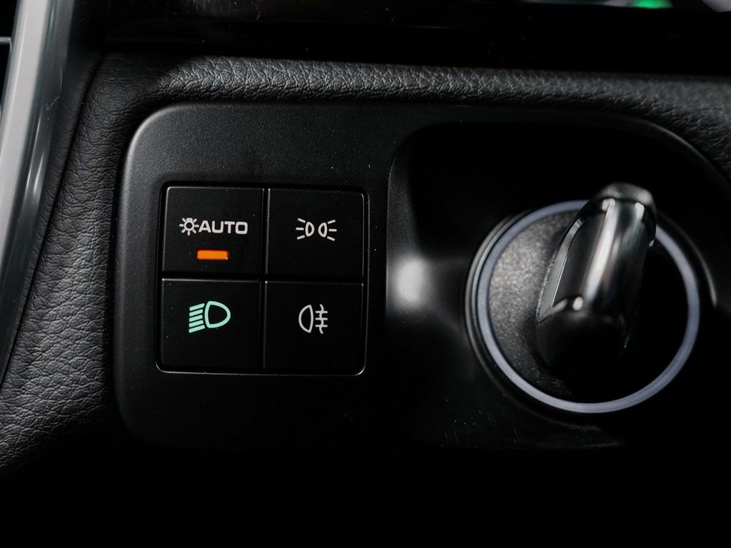 Used 2023 Porsche Cayenne w/ Premium Package image 20