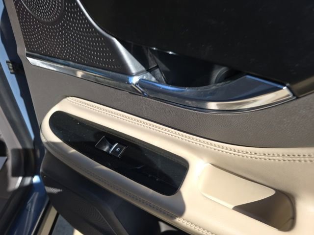 Used 2023 Lincoln Corsair Reserve image 31