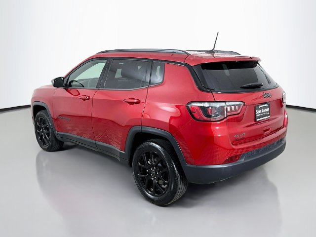Used 2025 Jeep Compass Latitude w/ Altitude Special Edition AWD/4WD image 5