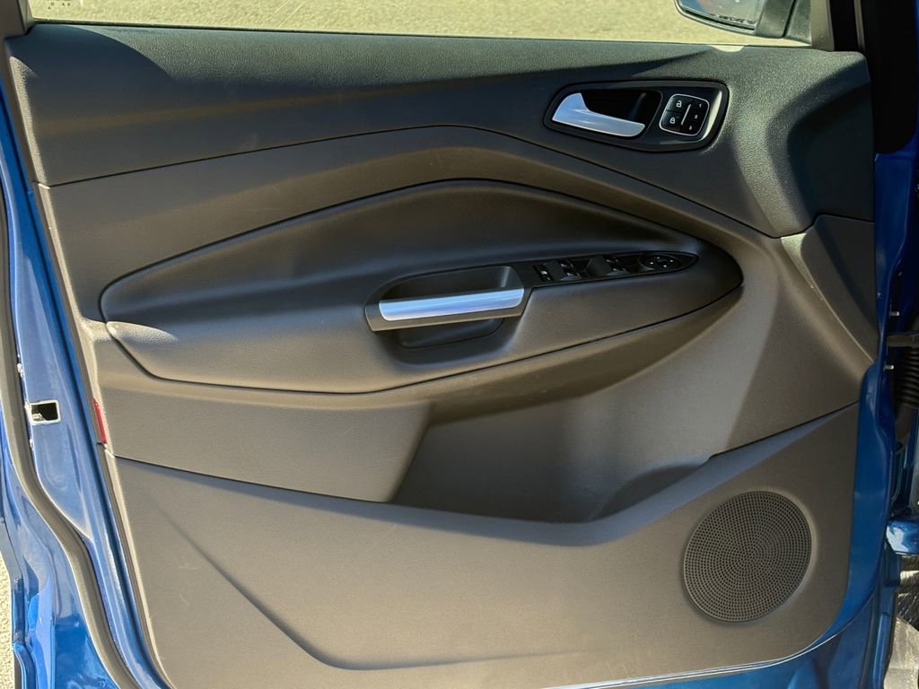 Used 2017 Ford Escape Titanium image 13