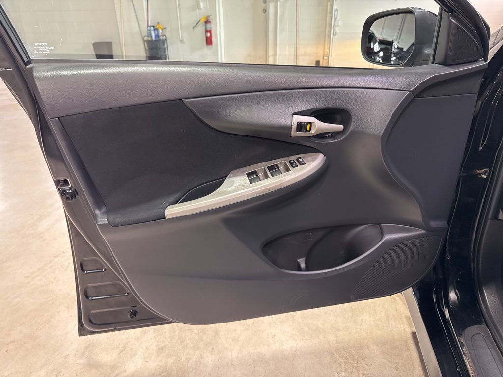 Used 2013 Toyota Corolla S w/ Premium Pkg FWD image 26