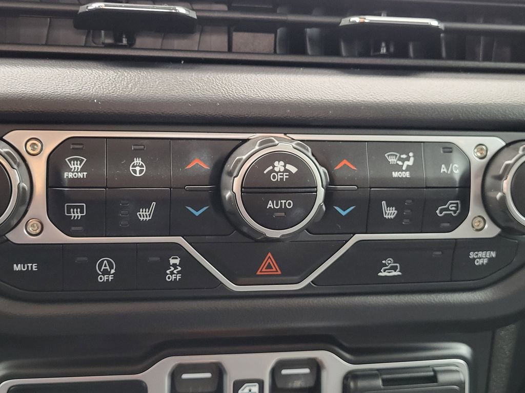 Used 2025 Jeep Gladiator Rubicon w/ Convenience Group AWD/4WD image 12