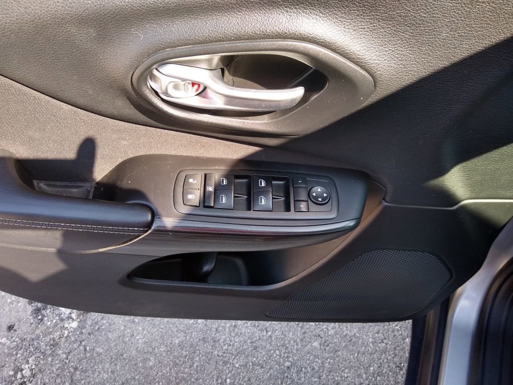 Used 2015 Jeep Cherokee Sport image 12