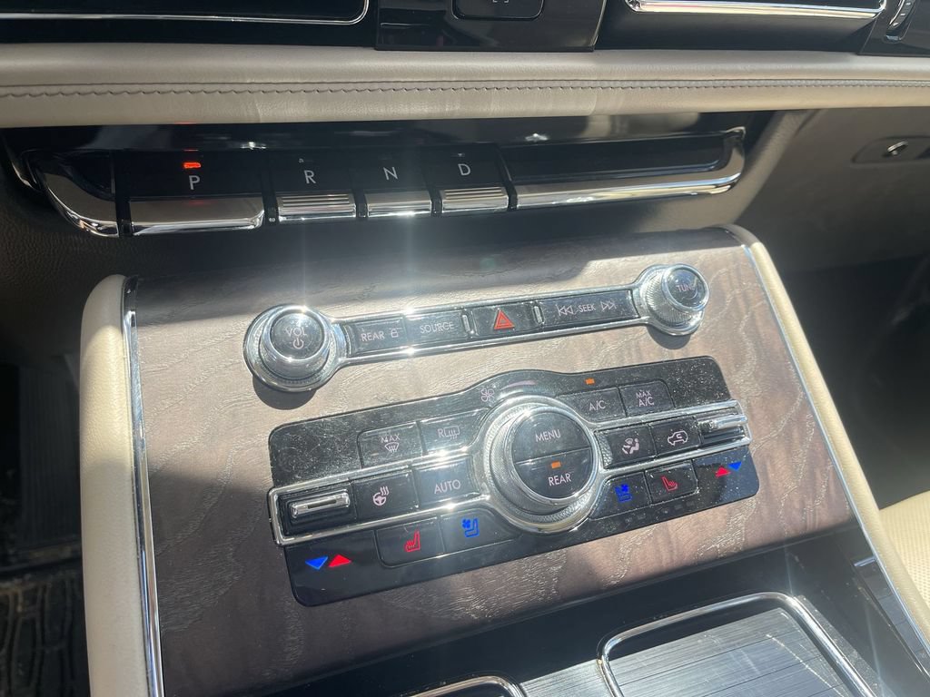 Used 2022 Lincoln Aviator Reserve w/ Equipment Group 201A AWD/4WD image 25