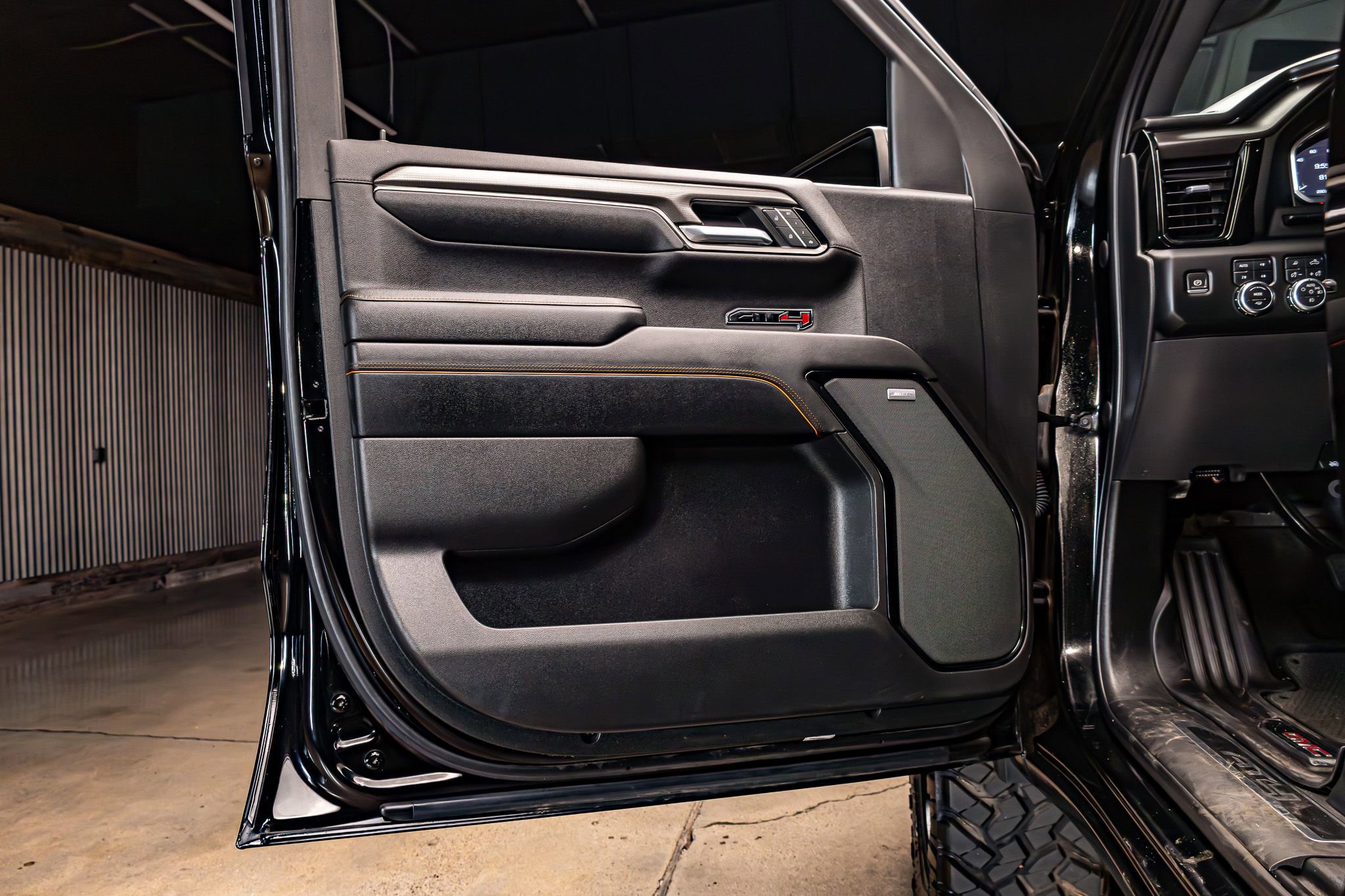 Used 2022 GMC Sierra 1500 AT4 w/ AT4 Premium Package image 29