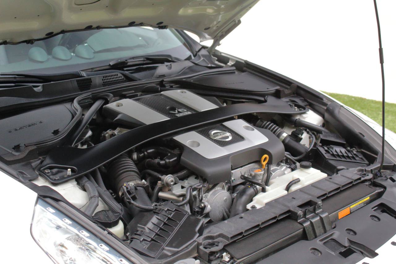 Used 2009 Nissan 370Z Touring RWD image 10