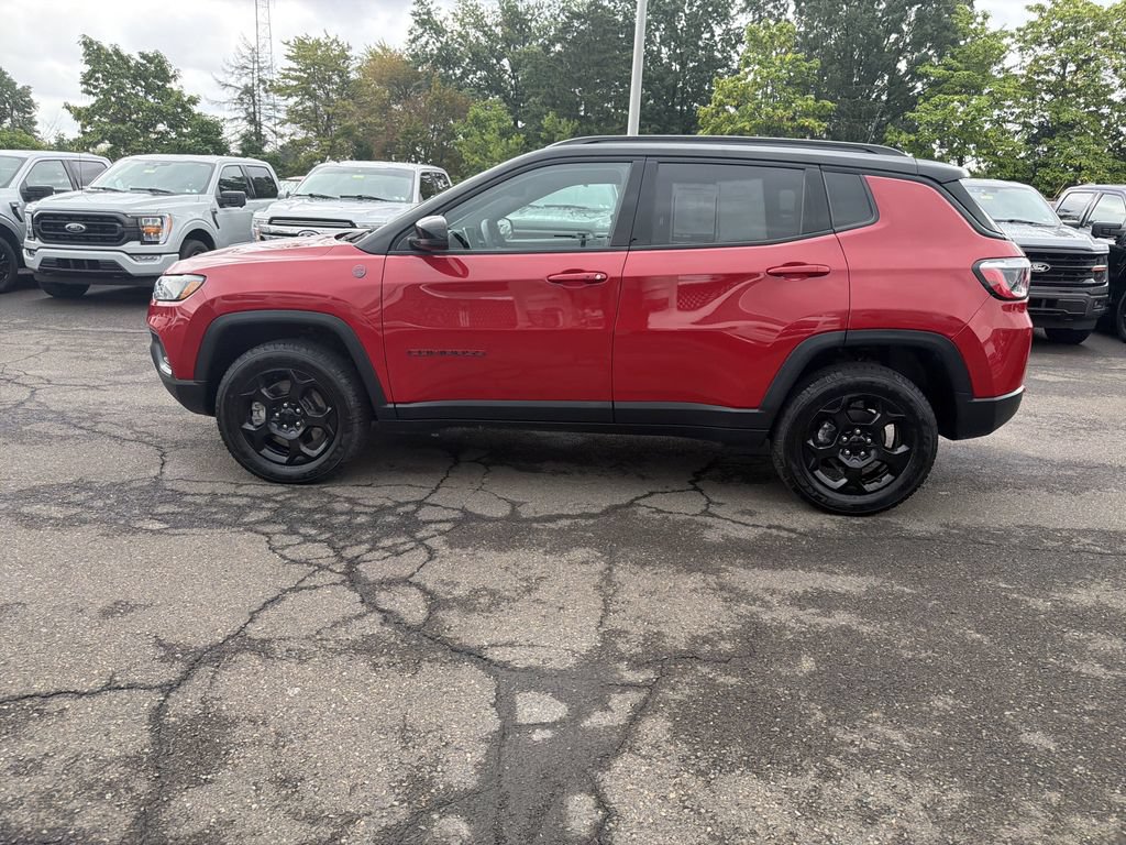 Used 2023 Jeep Compass Trailhawk w/ Trailhawk Convenience Group AWD/4WD image 2