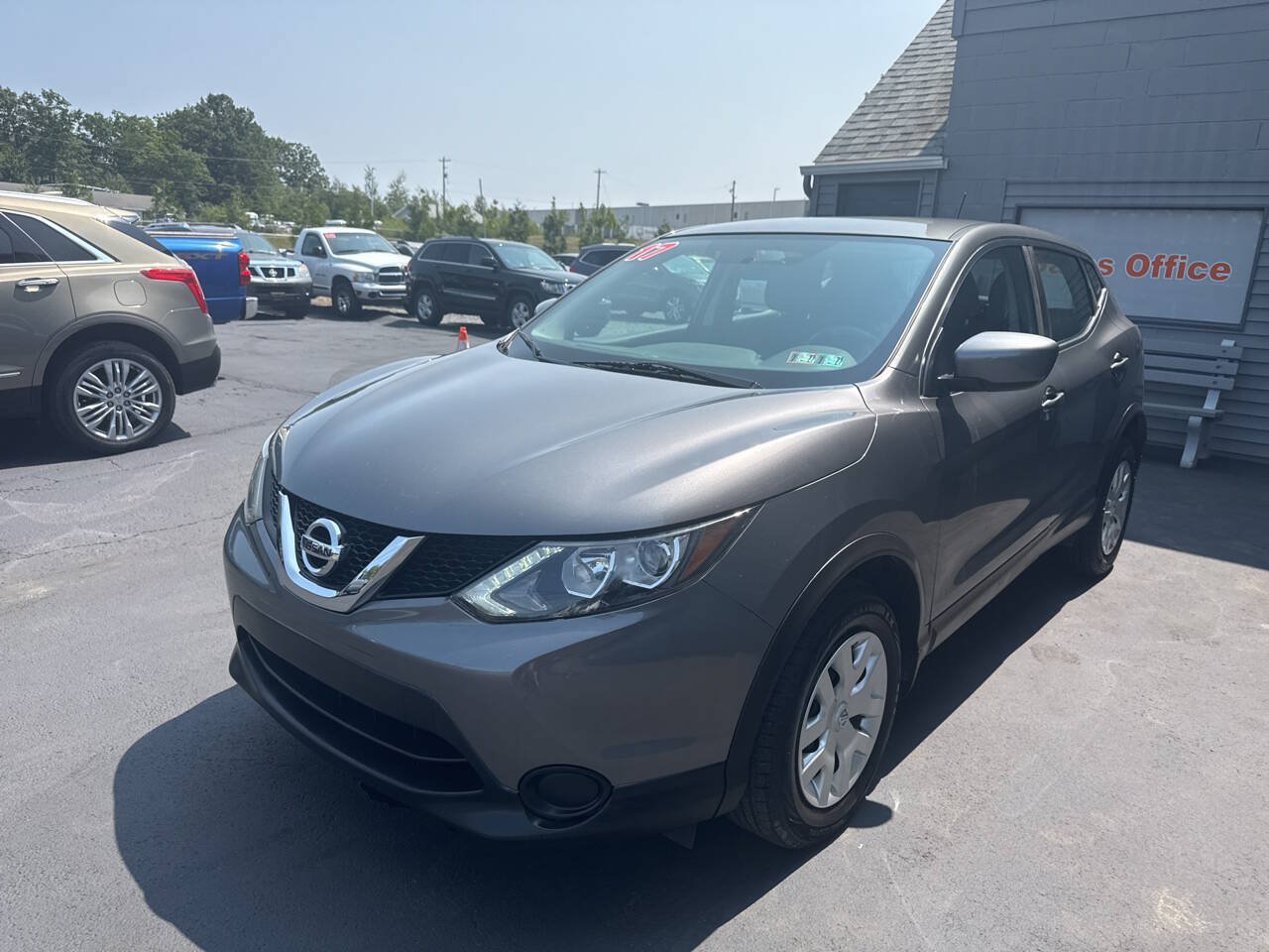 Used 2017 Nissan Rogue Sport S AWD/4WD image 3