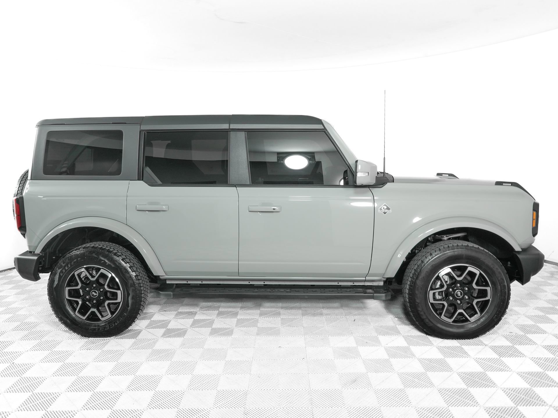 Used 2024 Ford Bronco Outer Banks AWD/4WD image 4
