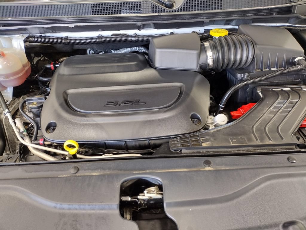 Used 2023 Chrysler Voyager LX FWD image 8