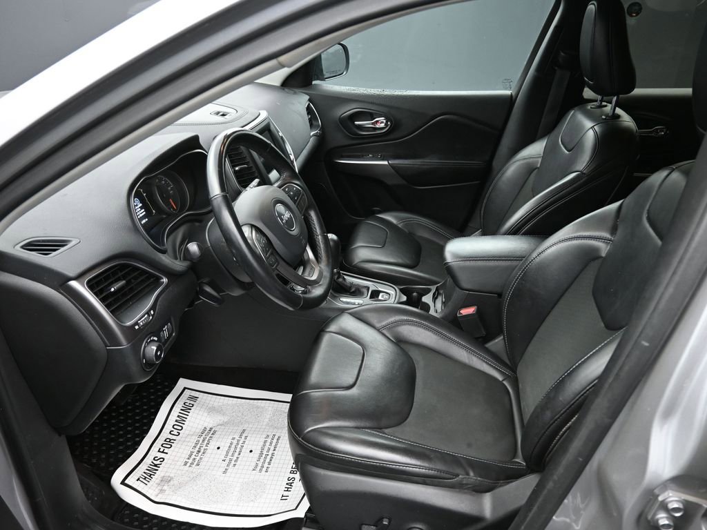 Used 2019 Jeep Cherokee Latitude Plus w/ Cold Weather Group image 11