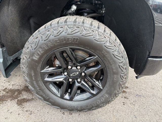 Used 2024 Chevrolet Silverado 1500 LT Trail Boss w/ Convenience Package II image 3