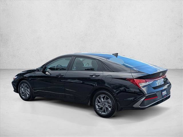 Used 2024 Hyundai Elantra Blue FWD image 8