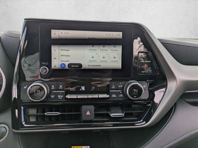Certified 2024 Toyota Highlander XLE image 14