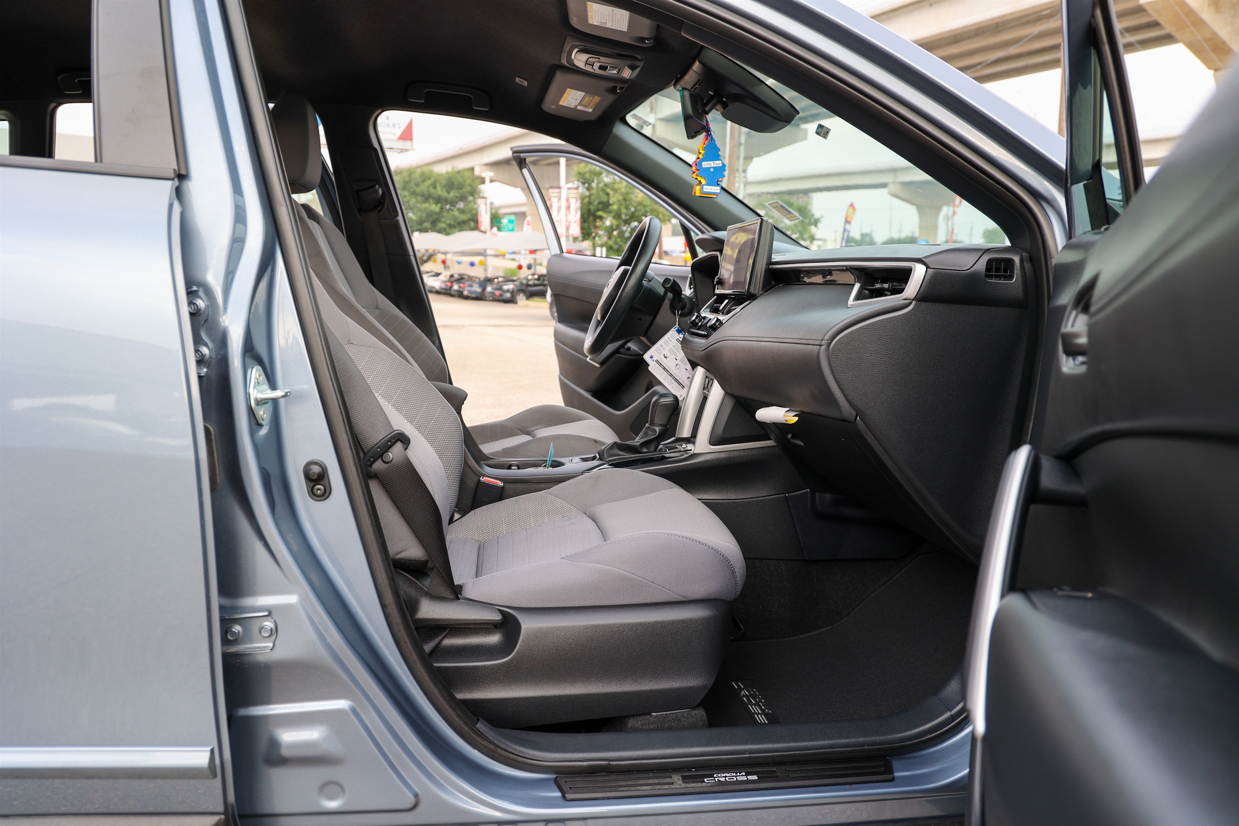 Used 2024 Toyota Corolla Cross AWD Hybrid image 41