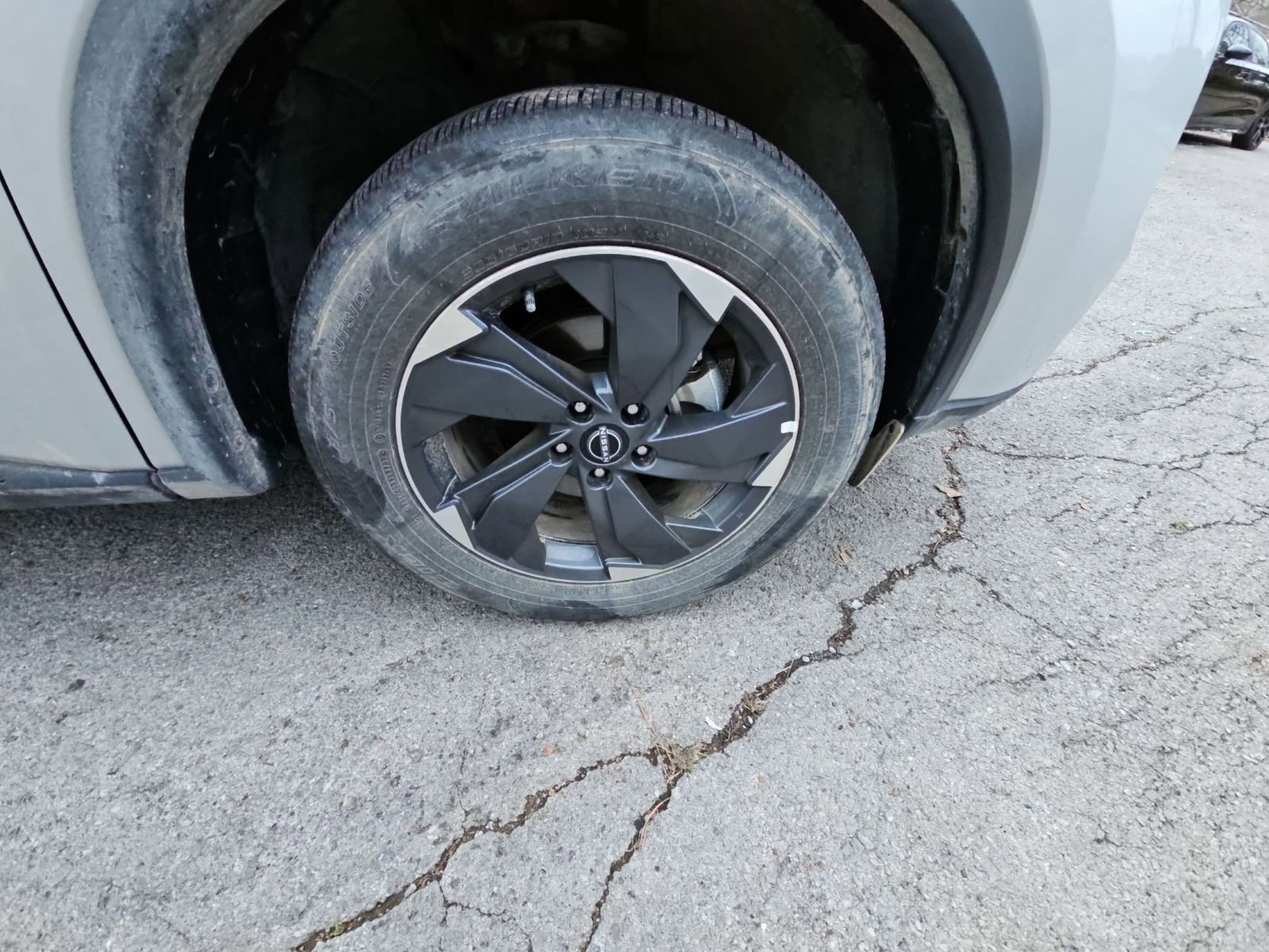 Used 2025 Nissan Rogue SV image 10