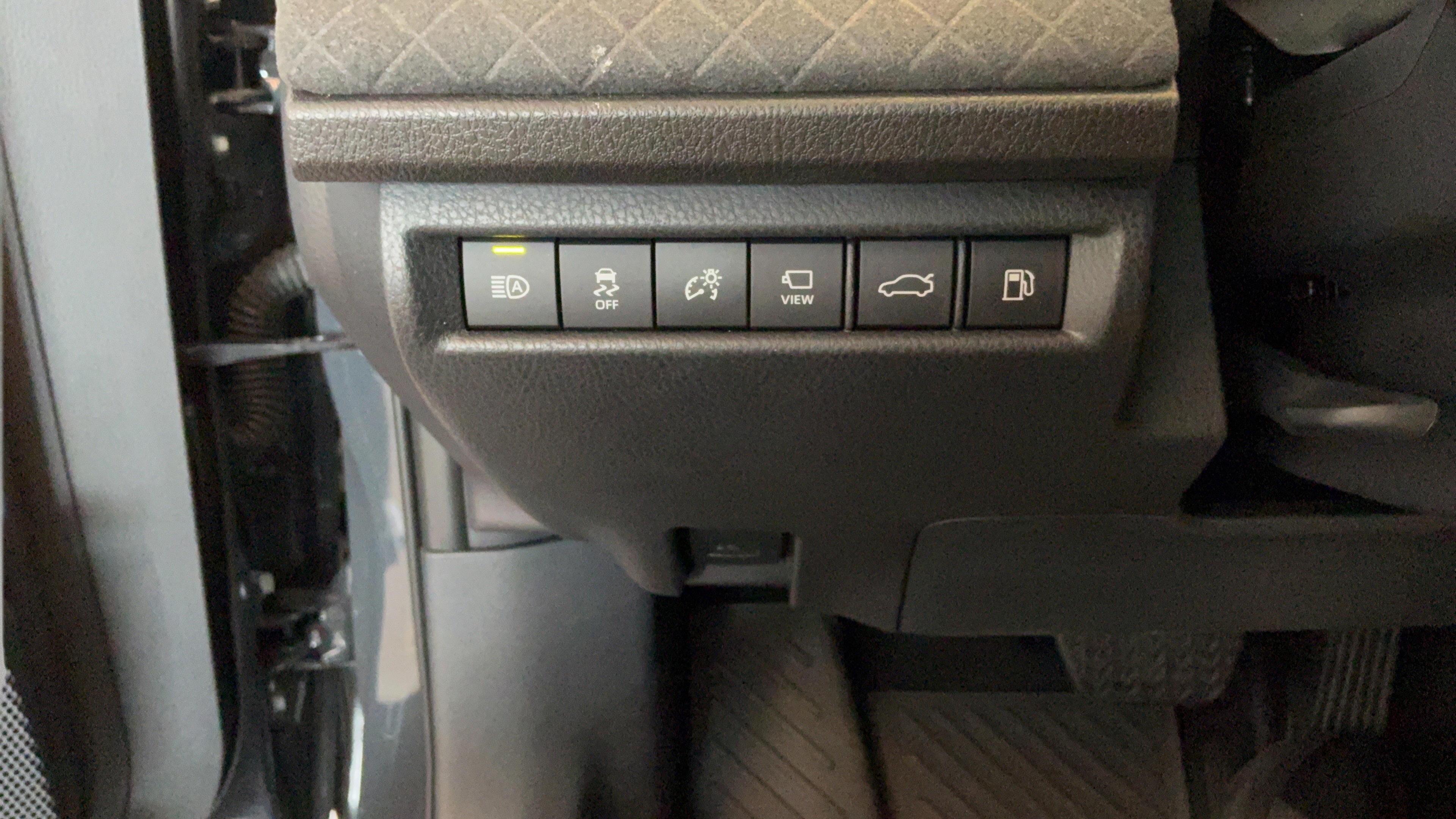 Used 2025 Toyota Camry XLE w/ Premium Plus Package FWD image 29