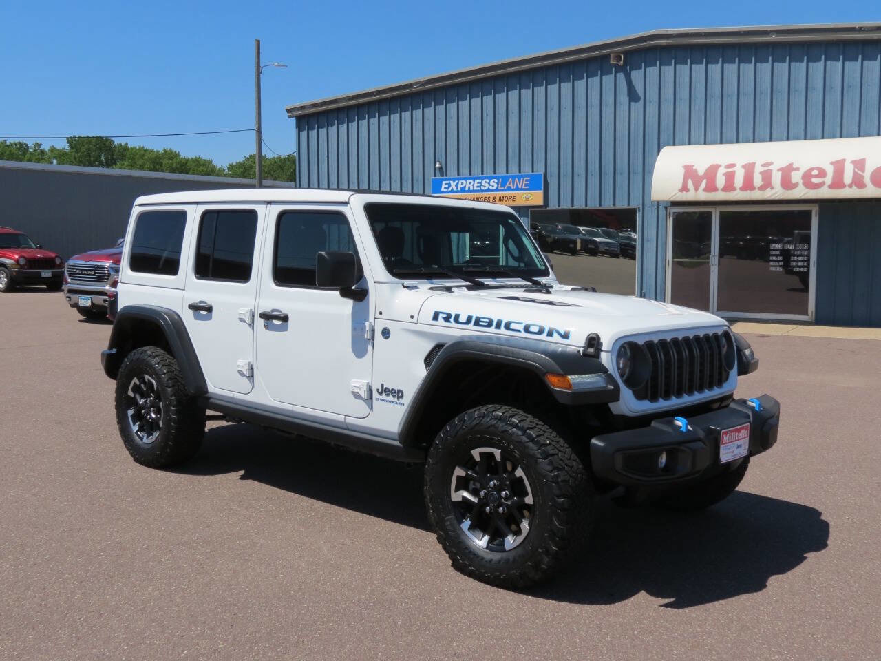 Used 2025 Jeep Wrangler Unlimited Rubicon 4xe w/ Safety Group AWD/4WD image 2