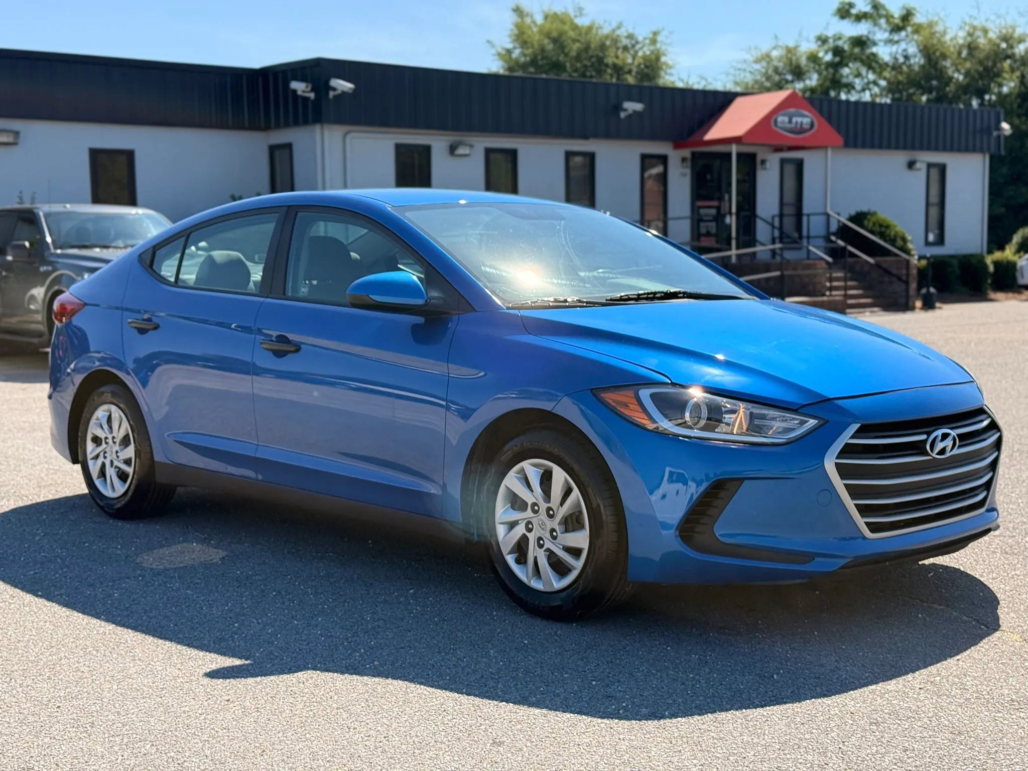 Used 2017 Hyundai Elantra SE FWD image 4
