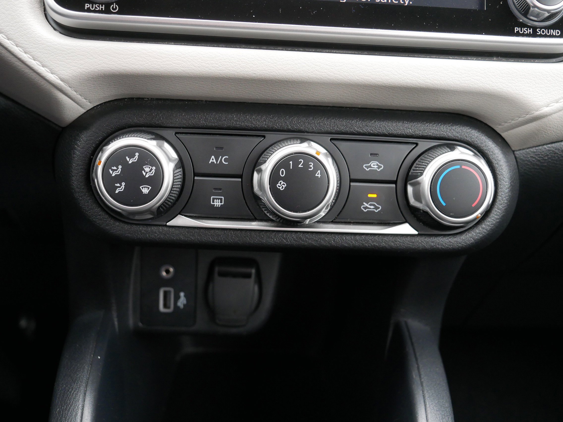 Used 2021 Nissan Versa SV image 27