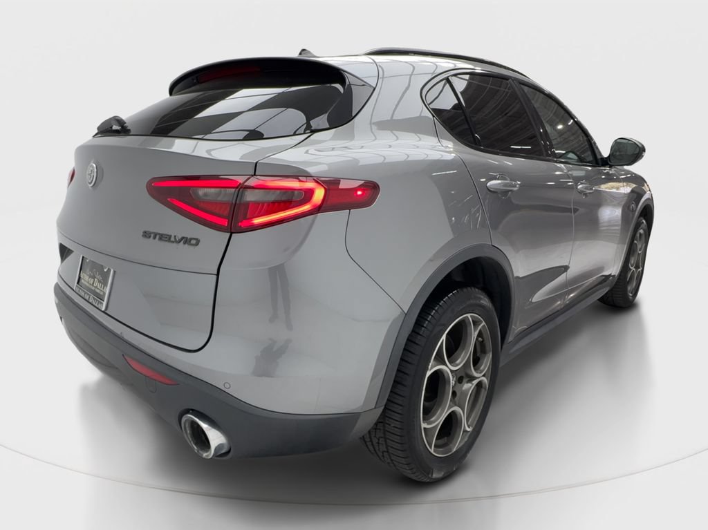 Used 2021 Alfa Romeo Stelvio Sprint w/ Nero Edizione RWD image 7