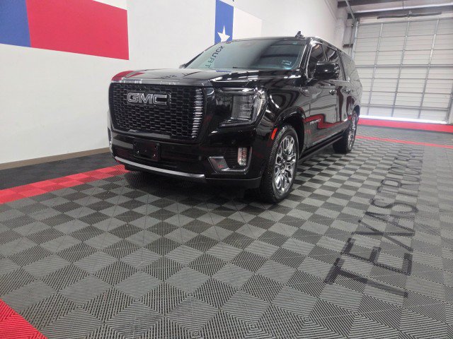 Used 2023 GMC Yukon XL Denali Ultimate AWD/4WD image 3