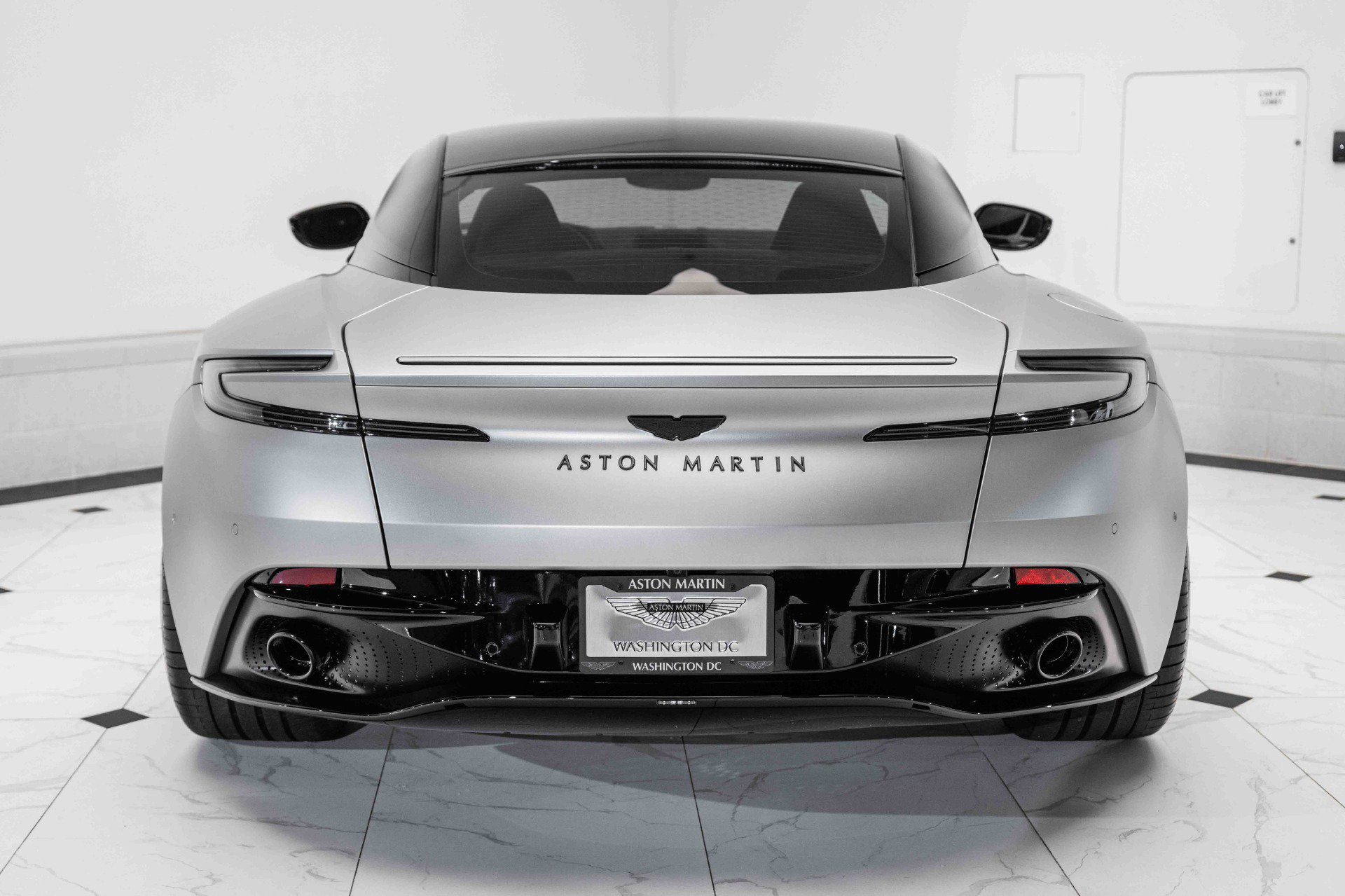 Used 2023 Aston Martin DB11 Coupe image 31