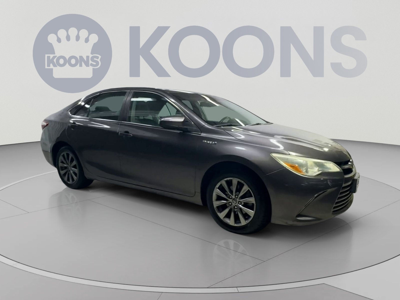 Used 2015 Toyota Camry XLE w/ Moonroof Package FWD image 2