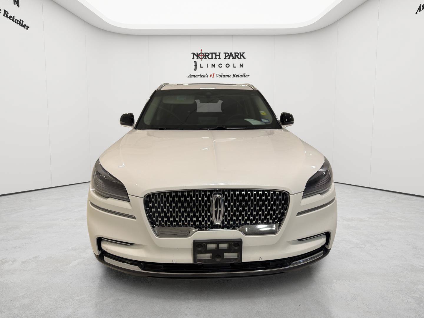 Used 2023 Lincoln Aviator 2WD w/ Premium Package image 8