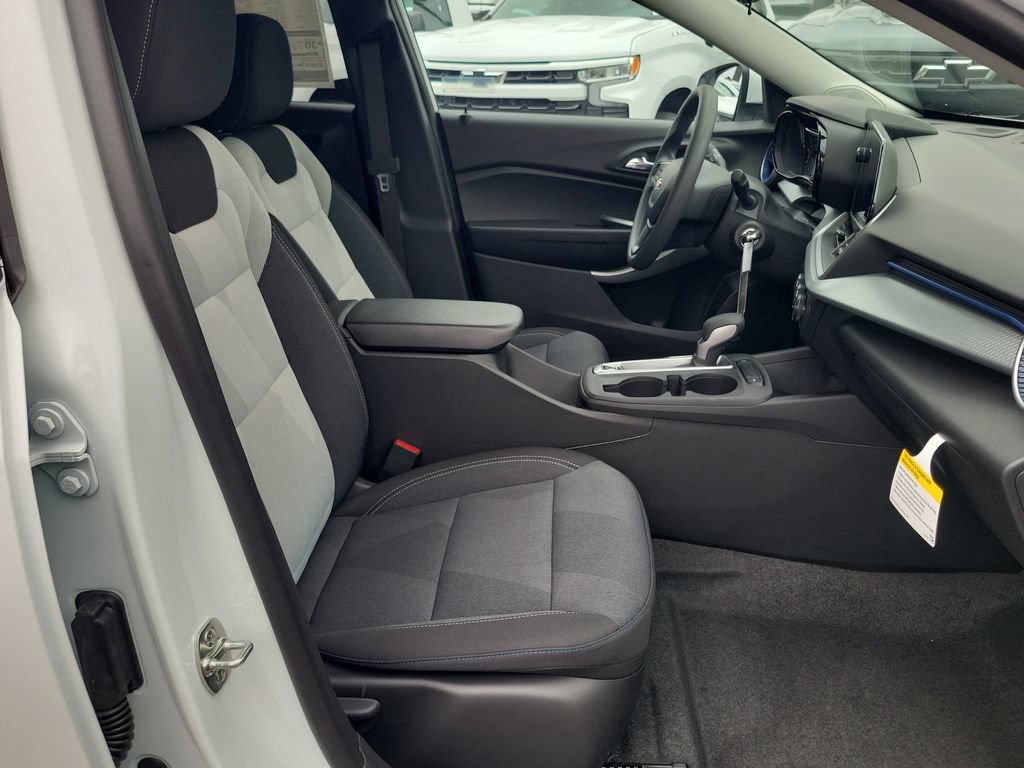 New 2026 Chevrolet Trax LS w/ LS Convenience Package FWD image 14