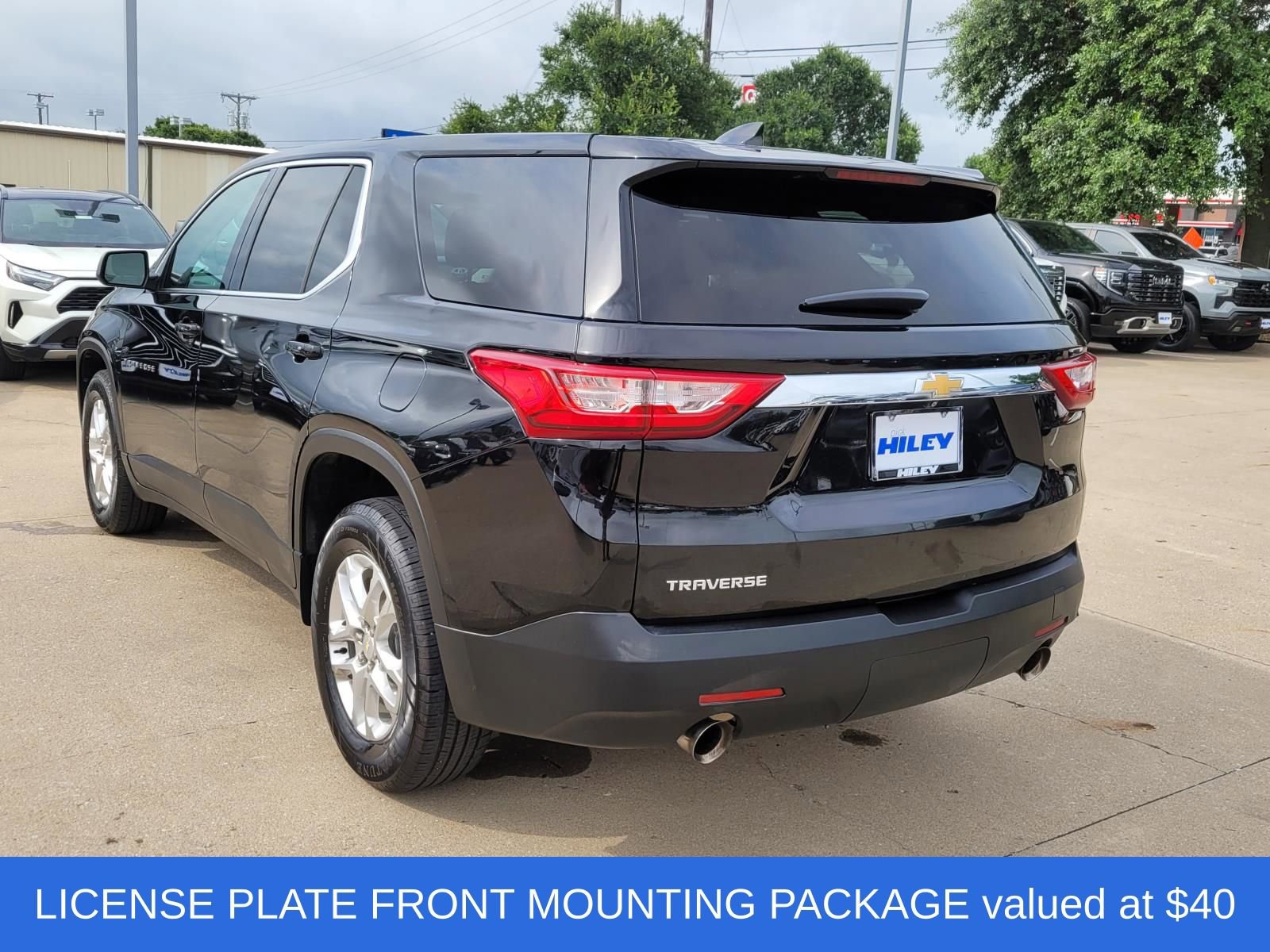 Used 2021 Chevrolet Traverse LS FWD image 3