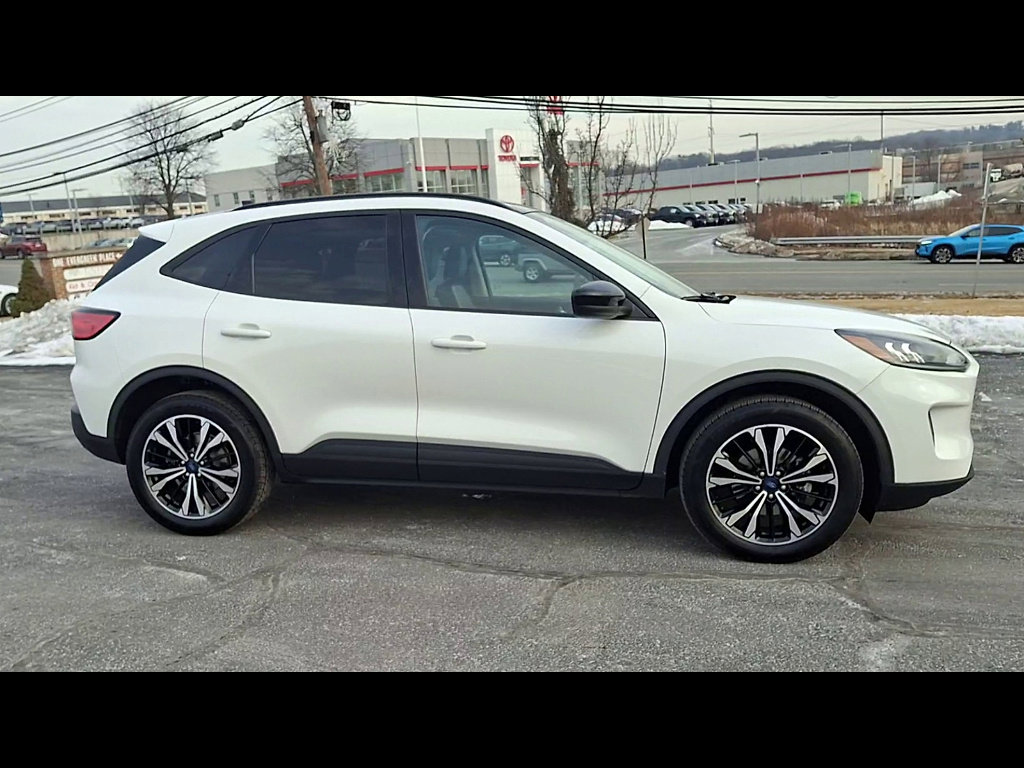 Certified 2022 Ford Escape SEL w/ SEL Stealth AWD Package image 9