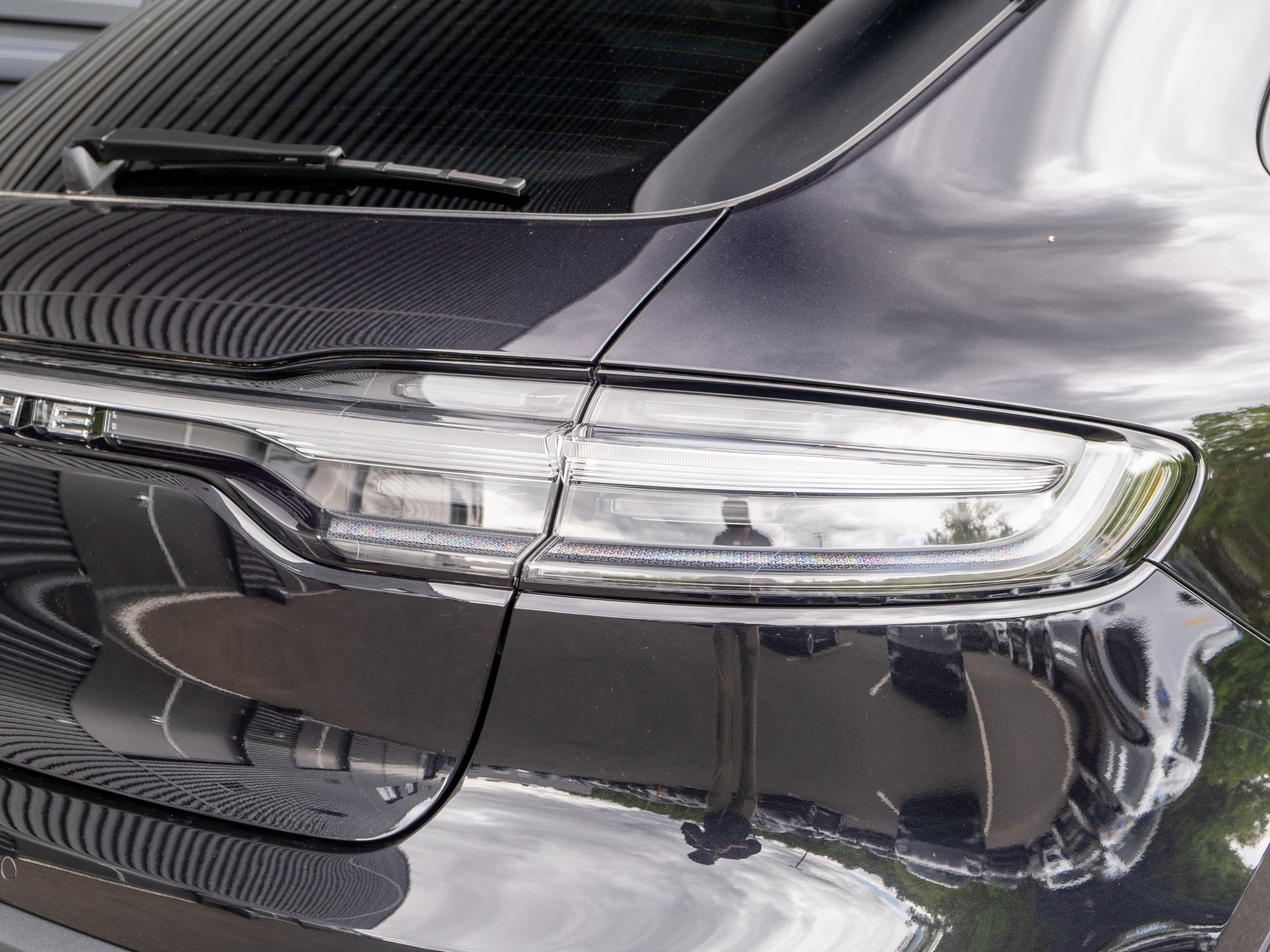 Certified 2025 Porsche Macan image 40