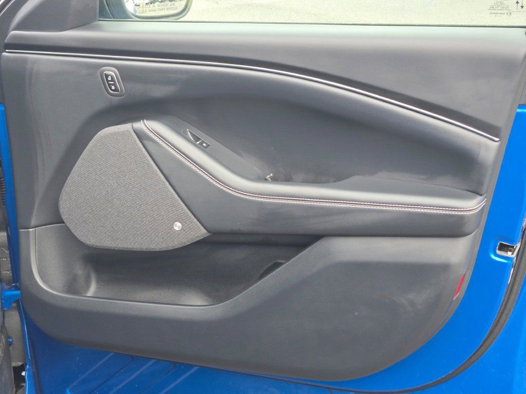 Certified 2025 Ford Mustang Mach-E Premium image 5