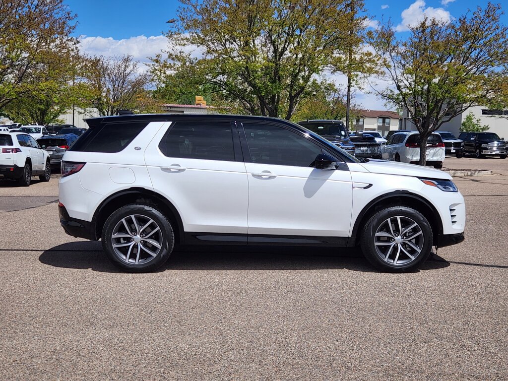 Used 2024 Land Rover Discovery Sport Dynamic SE AWD/4WD image 2