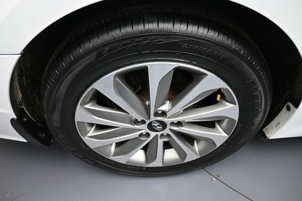 Used 2016 Hyundai Sonata Sport w/ Option Group 03 FWD image 12