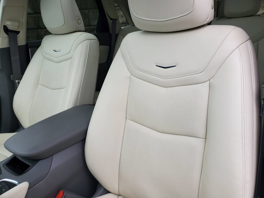 Certified 2024 Cadillac XT5 Premium Luxury w/ LPO, Floor Liner Package AWD/4WD image 36