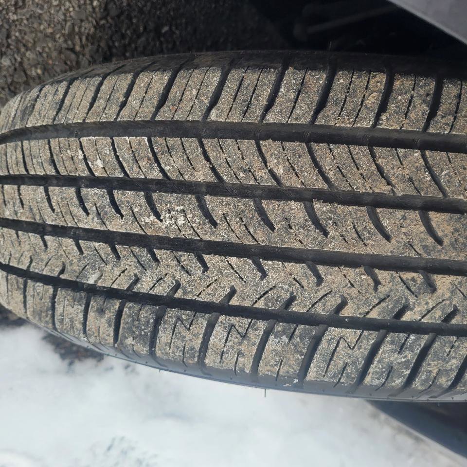 Used 2022 Chrysler Voyager LX image 43