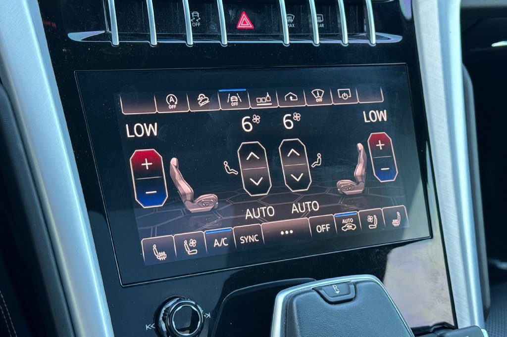 Used 2019 Lamborghini Urus AWD/4WD image 26